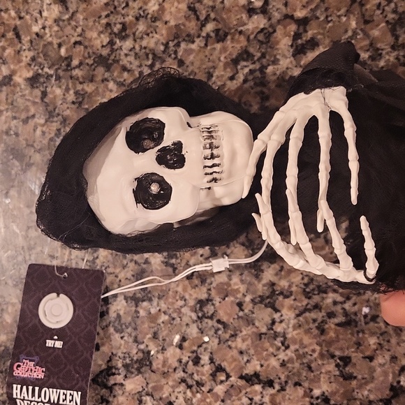 The Gothic Collection Lighted Up REAPER new with tags 35.5 inches - Picture 2 of 5